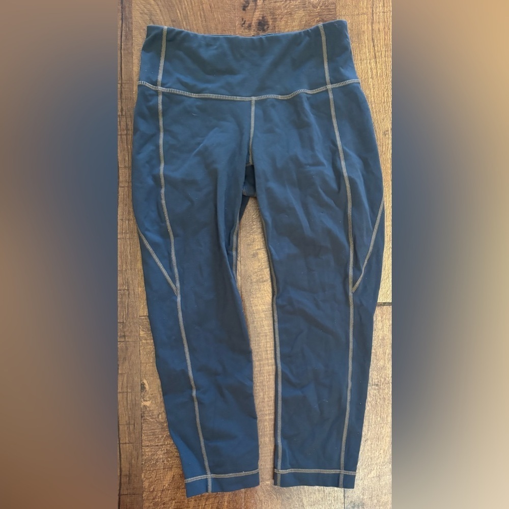 Athleta Womens cropped leggings Sz small activewear